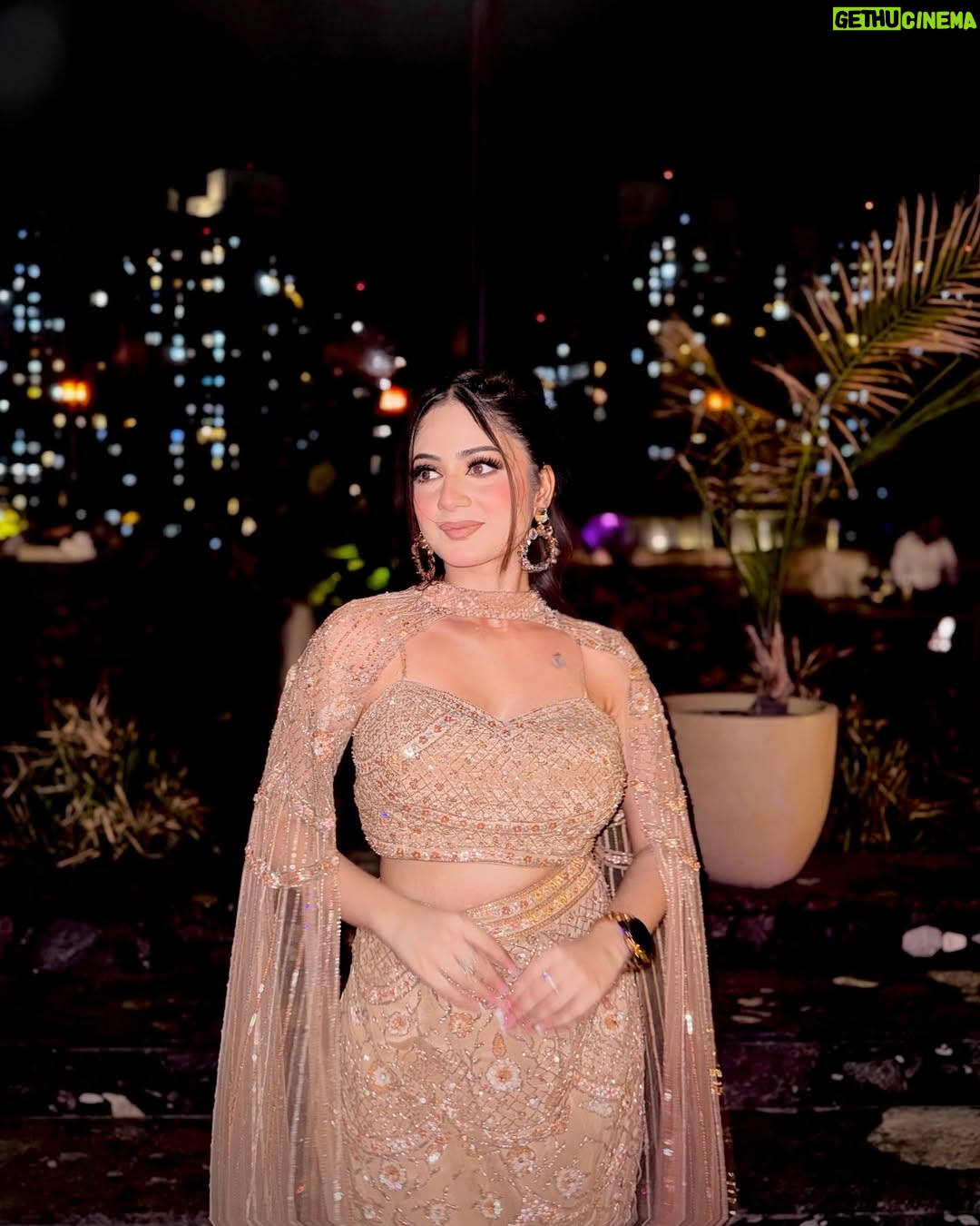 Teeya Chawla - 2K Likes - 🪬🫧🫶🏻🤍
wearing @shadesbyshubhika 
makeup @himanshi_mua