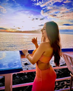 Teeya Chawla Instagram - feeling bonita 💜