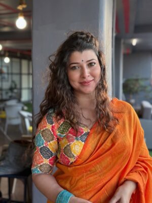 Tejaswini Pandit Instagram - काही फोटो पोस्ट करायचे राहून गेले होते…
नटायला फार आवडत नाही मला पण साडीतली मी खूप वेगळी असते 🧡