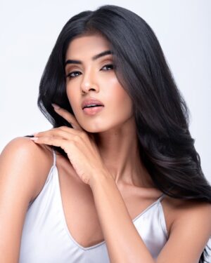Tejaswini Shrivastava Instagram - This is my year of dream coming true .

Mua: @kimhelchal 
Hair by : @nayanhair 
Shot by : @official.khushal.photography assist @nikunj_photography_ 
Wearing : @zara 
Studio : @flowstatestudio.in 

🧿🧿🧿🧿🧿