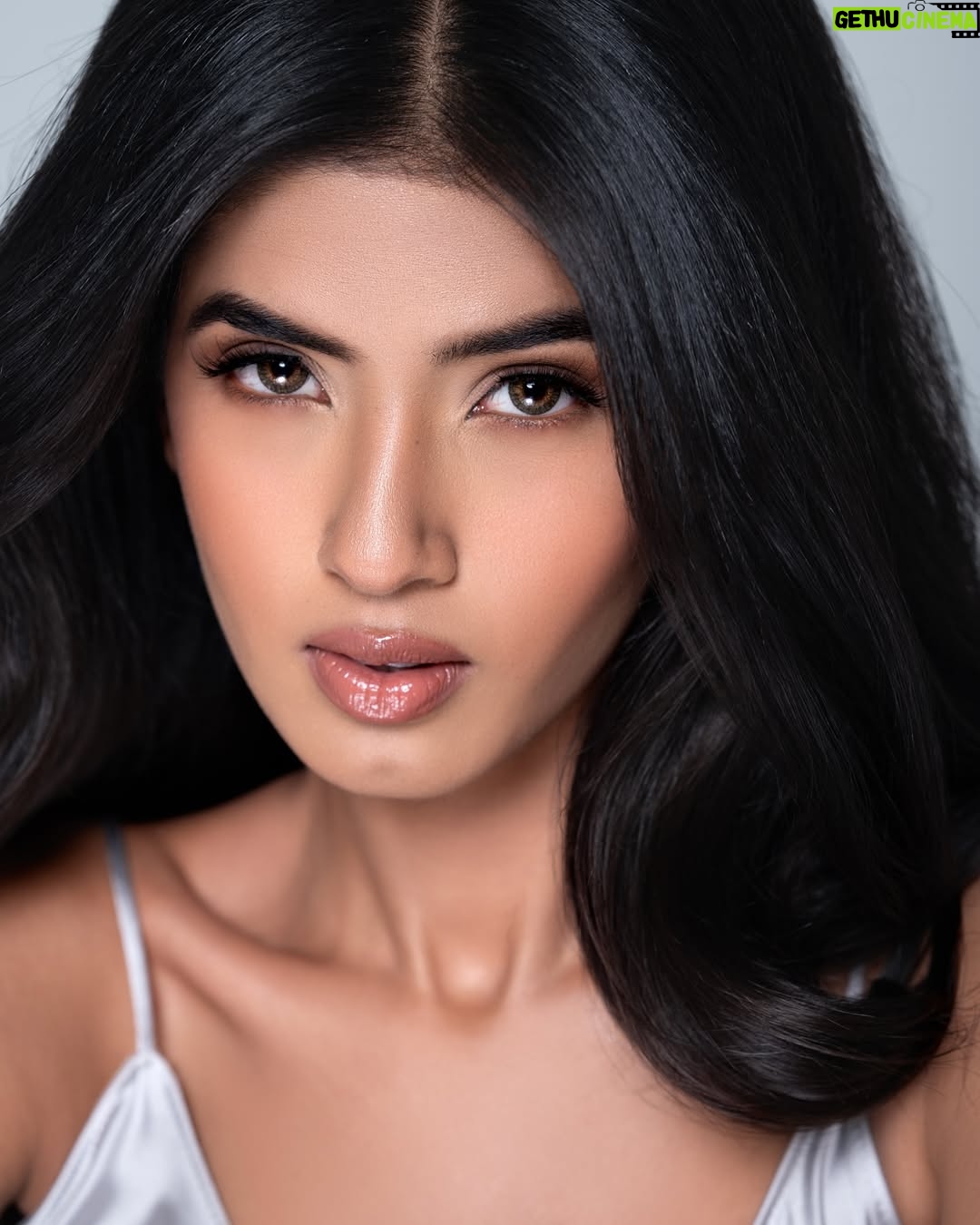 Tejaswini Shrivastava - 4.7K Likes - This is my year of dream coming true .

Mua: @kimhelchal 
Hair by : @nayanhair 
Shot by : @official.khushal.photography assist @nikunj_photography_ 
Wearing : @zara 
Studio : @flowstatestudio.in 

🧿🧿🧿🧿🧿