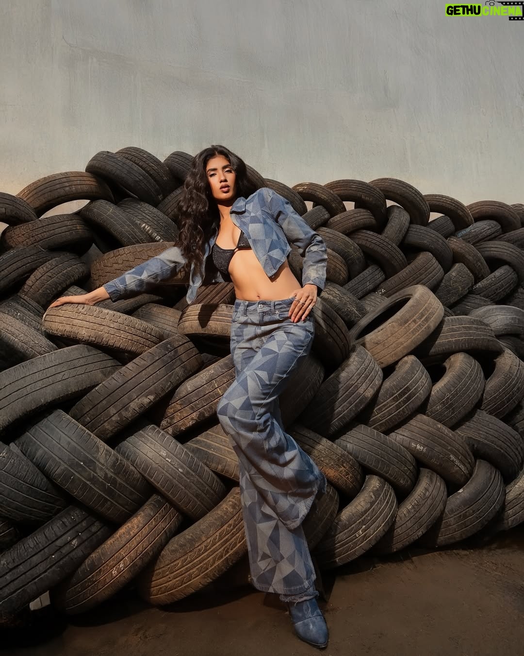 Tejaswini Shrivastava - 3.8K Likes - Shot by : @nb_fashion_photography 
Mua : @beyondbeauty_byachala 
Hair artist : @yashaircraft 
Wearing : @bluer.co.in