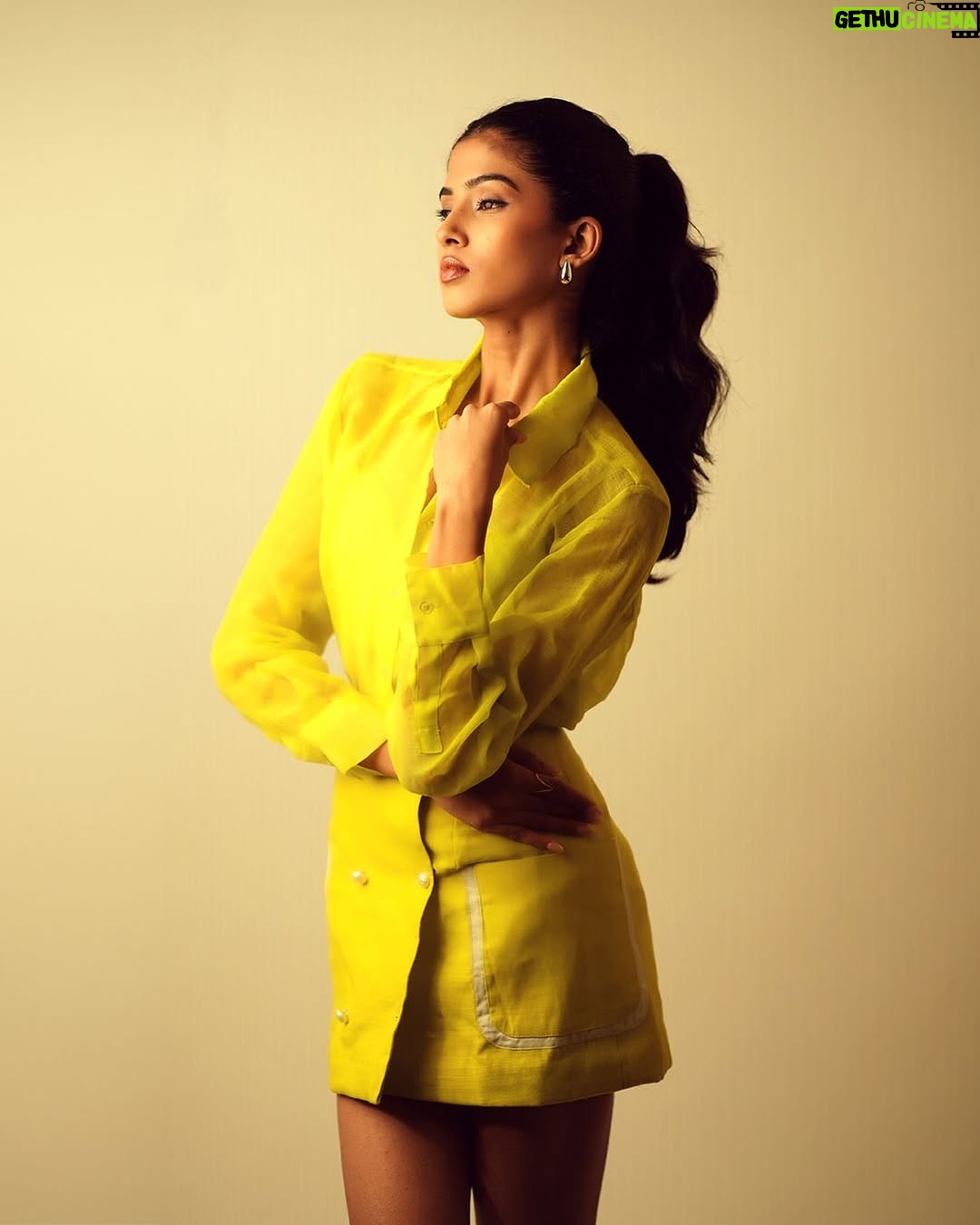 Tejaswini Shrivastava - 3.7K Likes - Witnessing your own growth is a beautiful sight.

Wearing :- @nidhiandmahak 
Stylist:- @twishashah11 
Shot by :- @nikunj_photography_