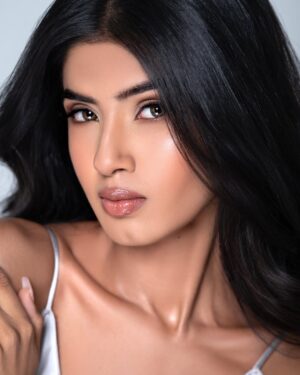 Tejaswini Shrivastava Instagram - This is my year of dream coming true .

Mua: @kimhelchal 
Hair by : @nayanhair 
Shot by : @official.khushal.photography assist @nikunj_photography_ 
Wearing : @zara 
Studio : @flowstatestudio.in 

🧿🧿🧿🧿🧿