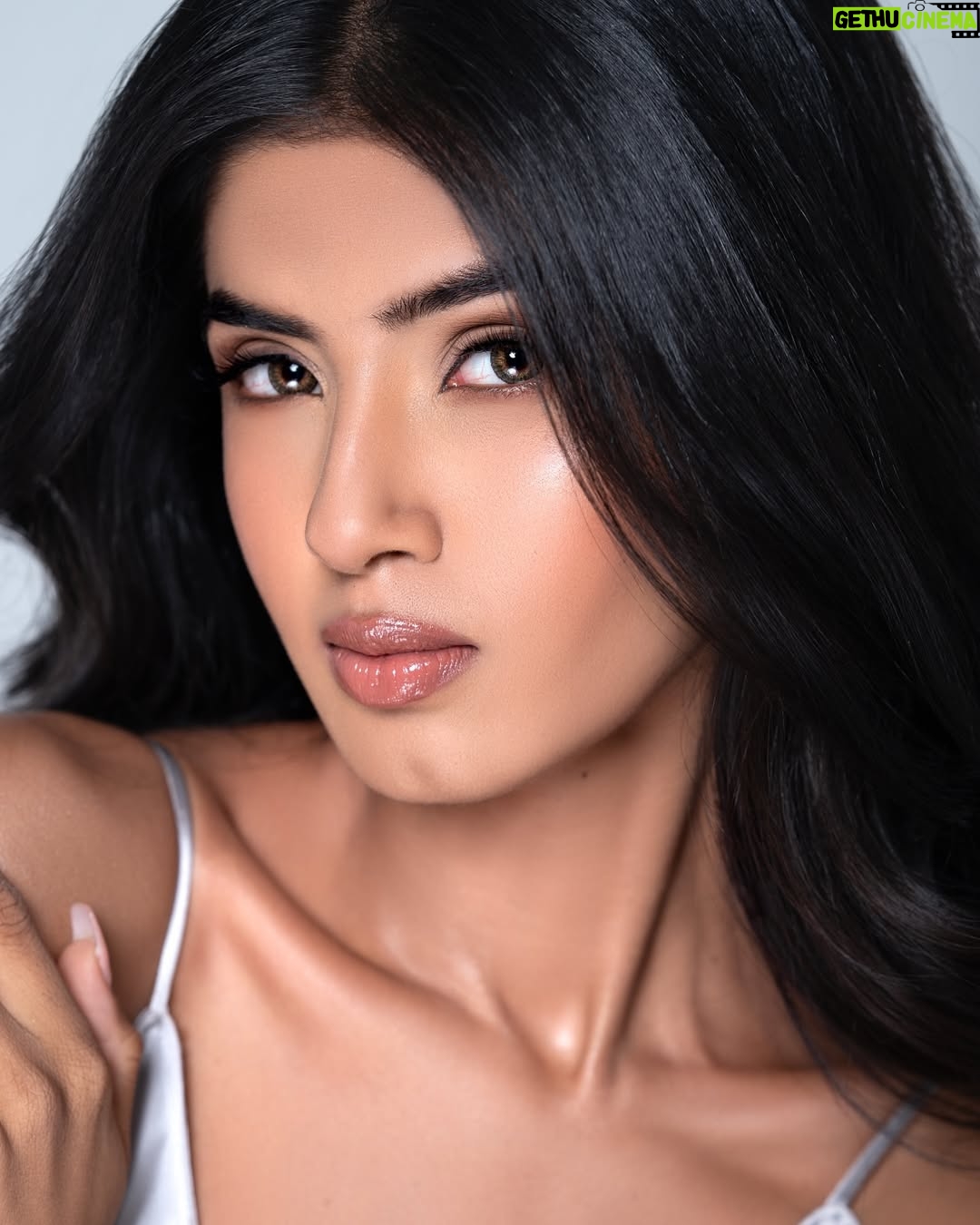 Tejaswini Shrivastava - 4.7K Likes - This is my year of dream coming true .

Mua: @kimhelchal 
Hair by : @nayanhair 
Shot by : @official.khushal.photography assist @nikunj_photography_ 
Wearing : @zara 
Studio : @flowstatestudio.in 

🧿🧿🧿🧿🧿