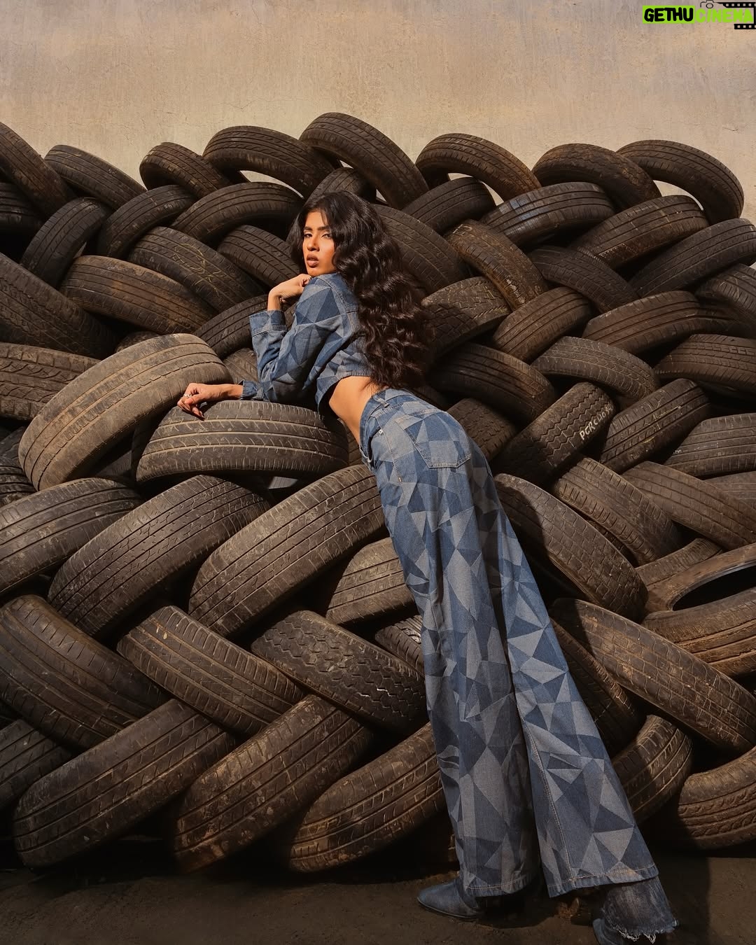 Tejaswini Shrivastava - 3.8K Likes - Shot by : @nb_fashion_photography 
Mua : @beyondbeauty_byachala 
Hair artist : @yashaircraft 
Wearing : @bluer.co.in