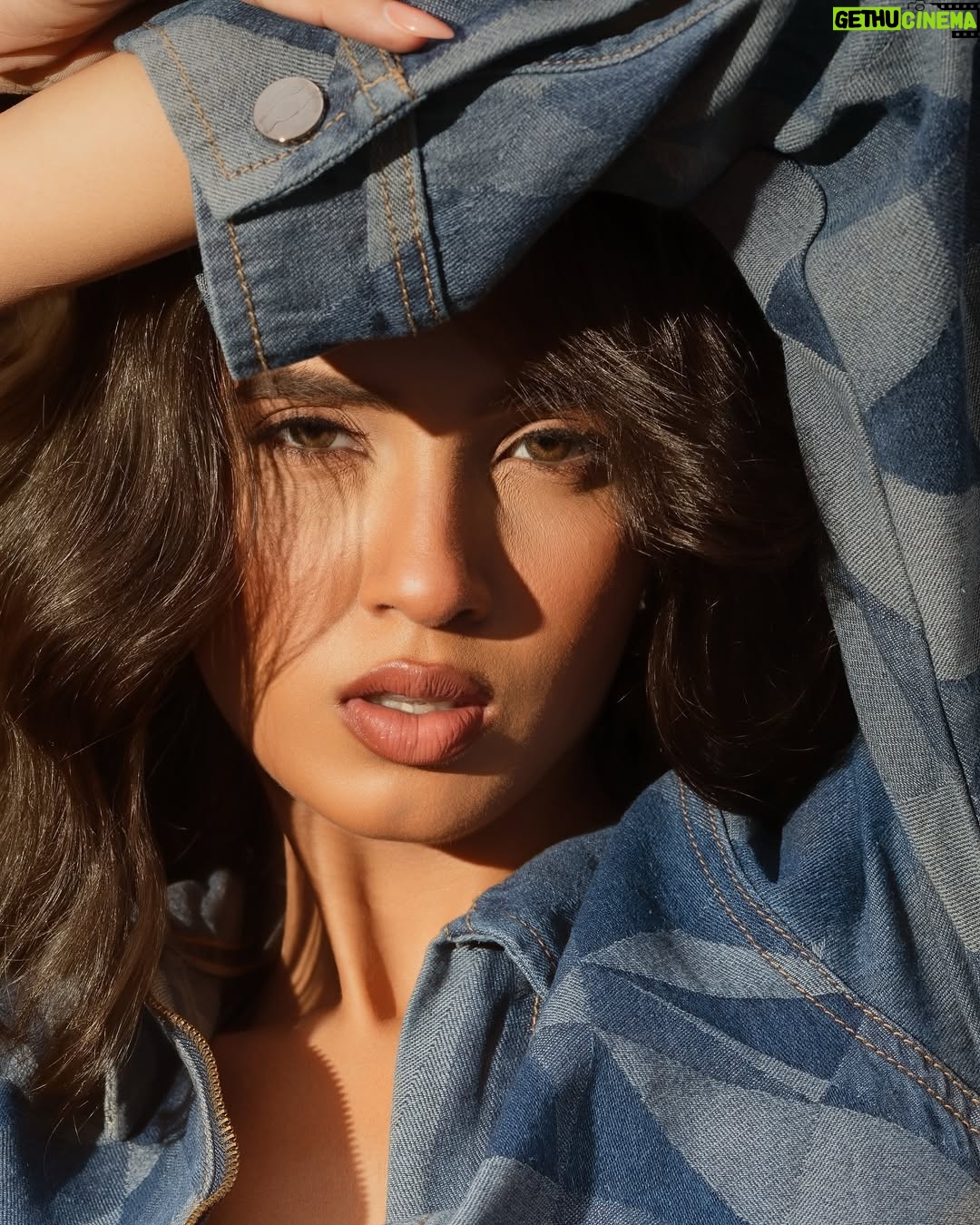 Tejaswini Shrivastava - 3.8K Likes - Shot by : @nb_fashion_photography 
Mua : @beyondbeauty_byachala 
Hair artist : @yashaircraft 
Wearing : @bluer.co.in