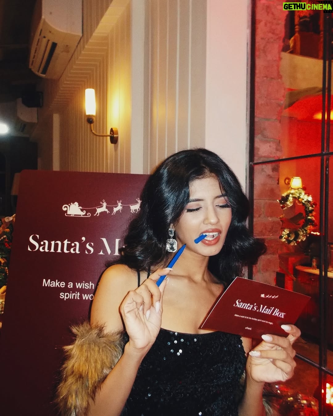 Tejaswini Shrivastava - 5.2K Likes - Dear Santa, I’ve been manifesting money all year... a little Christmas magic would help ✨💫

#merrychristmas