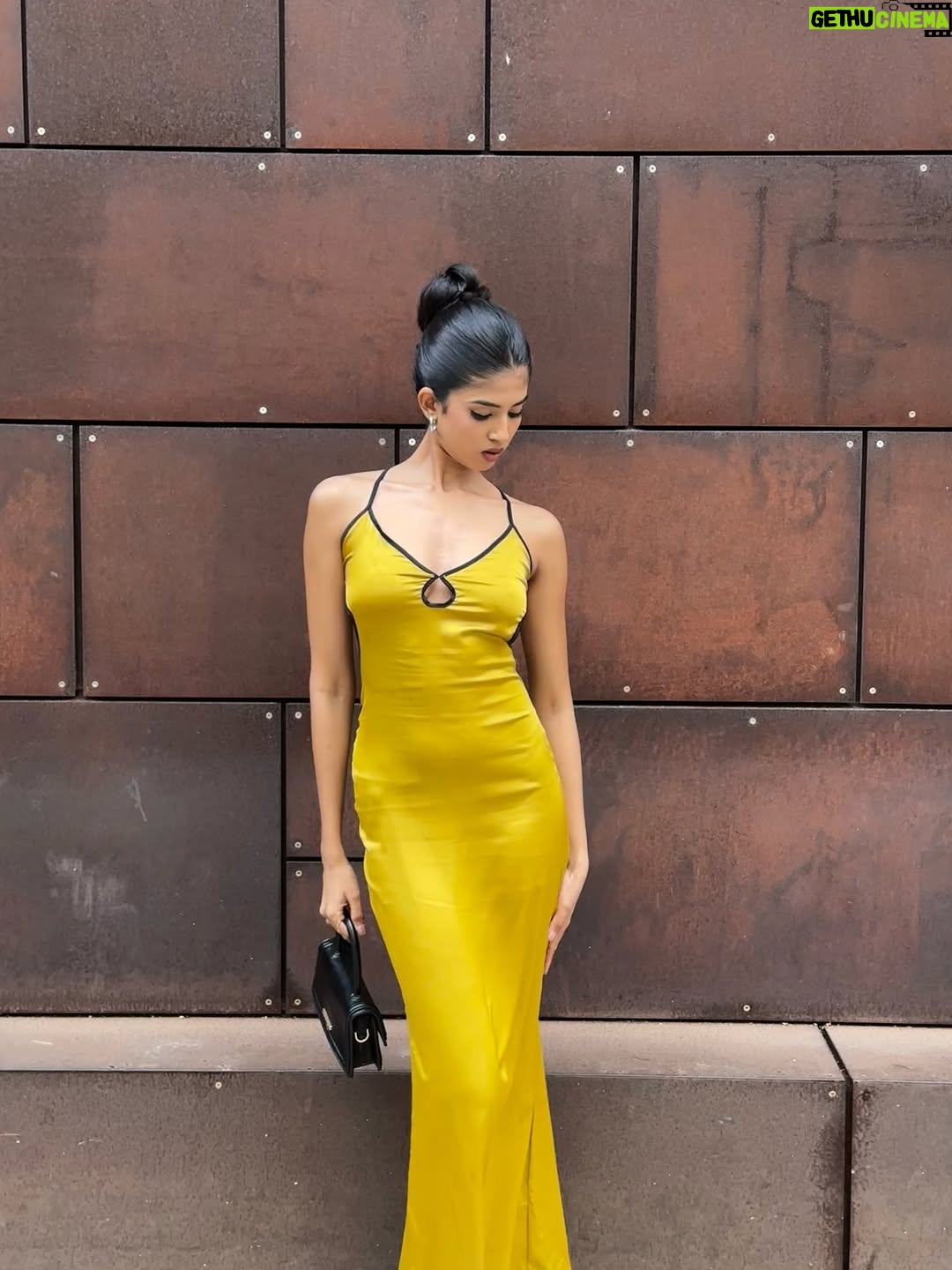 Tejaswini Shrivastava - 3.4K Likes - 10/10 in my own world , living and loving .

Wearing :- @savana 

#ootd #savanasquad #fashioninspo