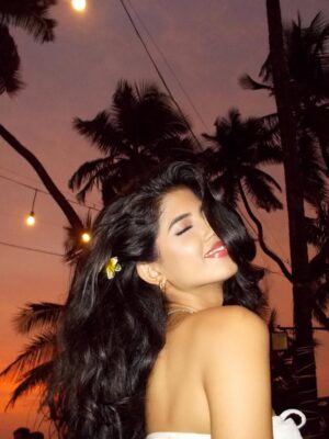 Tejaswini Shrivastava Instagram - Currently accepting applications for sunset viewing partners .

Wearing :- @savana 

#sunsets #savanasquad