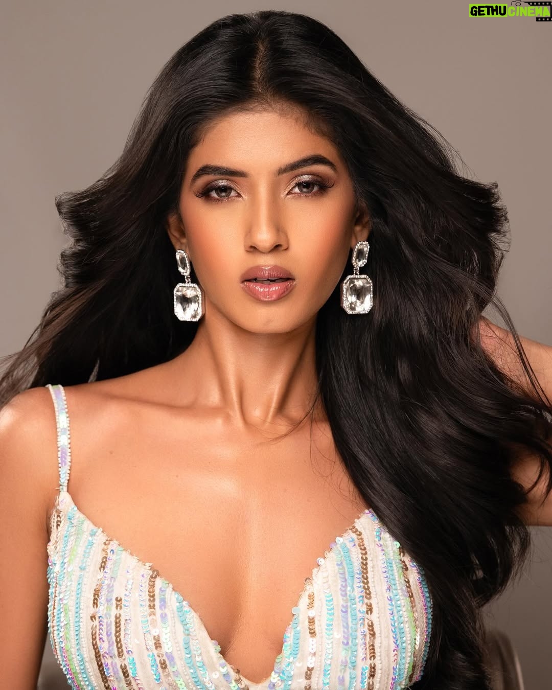 Tejaswini Shrivastava - 5.1K Likes - She had galaxy in her eyes , A Universe in her mind …

Shot by :- @official.khushal.photography 
Mua :- @makeupby.pratikshaa 
Hairstylist :- @hairbyprem 
Outfit :- @lily_de_couture 
Studio:- @dotstudiosmumbai 

@missuniverseindiaorg @glamanandsupermodelindia 
#missuniverse #missindia #missuniverseindia #missindiauniverse #missuniverse2024