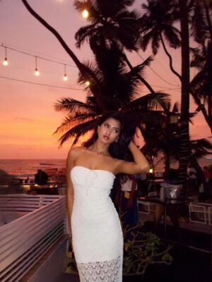 Tejaswini Shrivastava Instagram - Currently accepting applications for sunset viewing partners .

Wearing :- @savana 

#sunsets #savanasquad