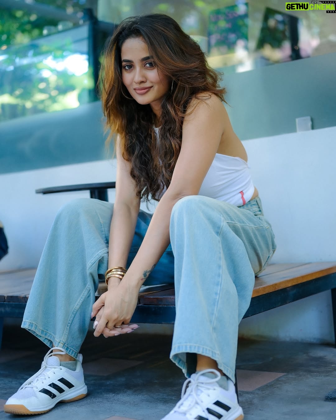 Teju Ashwini - 86.9K Likes - ✨

Shot by @sathyaphotography3 
.
Location @egco.in 
.
Outfit @pieceofrockoffl 
Styled by yours truly 🤷🏻‍♀️