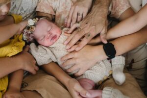 Teresa Palmer Instagram - Welcoming our baby GIRL!! 
✨🪷 Lotus Bloom Palmer 🪷✨
She arrived early yesterday morning with the sun after a beautiful home waterbirth. 
Three girls, Three boys 🥹
Feels like we’re dreaming. 

September 19th. 8lb 2oz/3.7kg. 5:40am 

Our birth team held us in every way, forever grateful to the greatest team that exists 💓 Libby Lamb @lamb.libby, the beautiful Julie Schiller of @midwise.julie (our 4th birth together!) and our birth photographer/doula Jerusha Sutton @jerushasutton. I felt so strong, at ease and empowered in your care and it led to us having the birth of our dreams. Thank you 🙏🌈 Photos by @jerushasutton 

#dreamswork #surprisegender #birth #homebirth