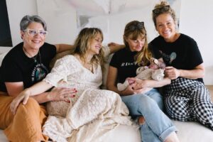 Teresa Palmer Instagram - Welcoming our baby GIRL!! 
✨🪷 Lotus Bloom Palmer 🪷✨
She arrived early yesterday morning with the sun after a beautiful home waterbirth. 
Three girls, Three boys 🥹
Feels like we’re dreaming. 

September 19th. 8lb 2oz/3.7kg. 5:40am 

Our birth team held us in every way, forever grateful to the greatest team that exists 💓 Libby Lamb @lamb.libby, the beautiful Julie Schiller of @midwise.julie (our 4th birth together!) and our birth photographer/doula Jerusha Sutton @jerushasutton. I felt so strong, at ease and empowered in your care and it led to us having the birth of our dreams. Thank you 🙏🌈 Photos by @jerushasutton 

#dreamswork #surprisegender #birth #homebirth