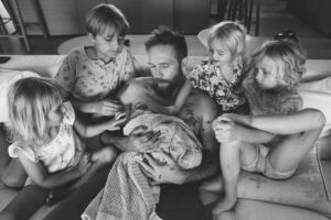 Teresa Palmer Instagram - ✨✨✨🪷🪷🪷 Our daughter, Lotus Bloom’s, birth, captured so beautifully by @jerushasutton. I’ll cherish these photos forever 🤍

Thank you to everyone for the gorgeous messages on her birth video. I’ve read every single one 🥹 

You can listen to the full birth story now on @themotherdazepodcast, link in stories 🌸
#birth #birthstory #homebirth #waterbirth #pregnancy #motherhood #birthphotography