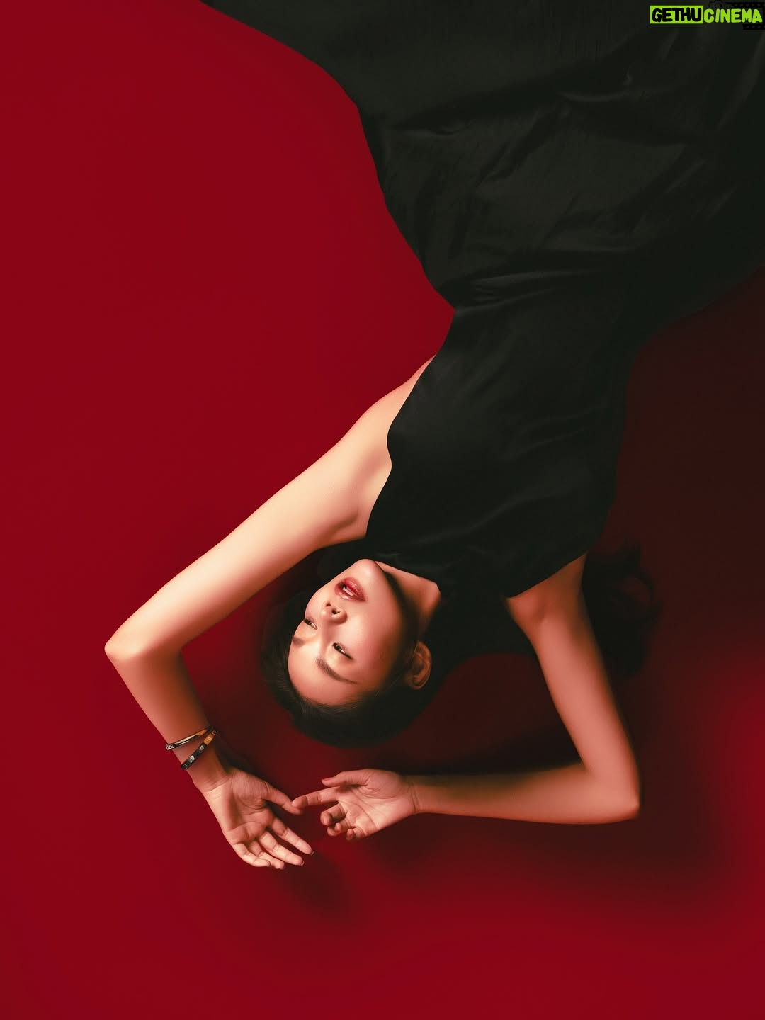 Thanh Hang - 12.3K Likes - Luôn đầy cam kết và niềm tin. LOVE ❤️ @cartier 
#ThanhHang #cartiervn #cartierlove #loveunlimited #lofficielvietnam