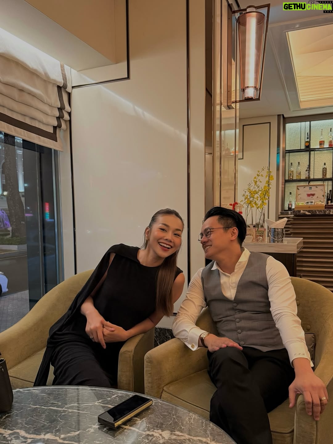 Thanh Hang - 11.4K Likes - Gala Opera Concert Night giữa nghệ sỹ Hàn Quốc & Việt Nam cùng Nhạc Trưởng ( chồng tui 🤪). Đêm nhạc tuyệt vời với quá nhiều cảm xúc được phiêu lưu. Tâm trí được khai mở để rồi bay bổng đến cùng mọi không gian và hình ảnh.
Nay Nhạc Trưởng chở khách Vip đi xem, rồi còn mời nhâm nhi tách trà trước khi coi opera nữa. Kiểu này Nhạc trưởng thâm hụt catxe rồi 🤪
#ThanhHang #TranNhatMinh