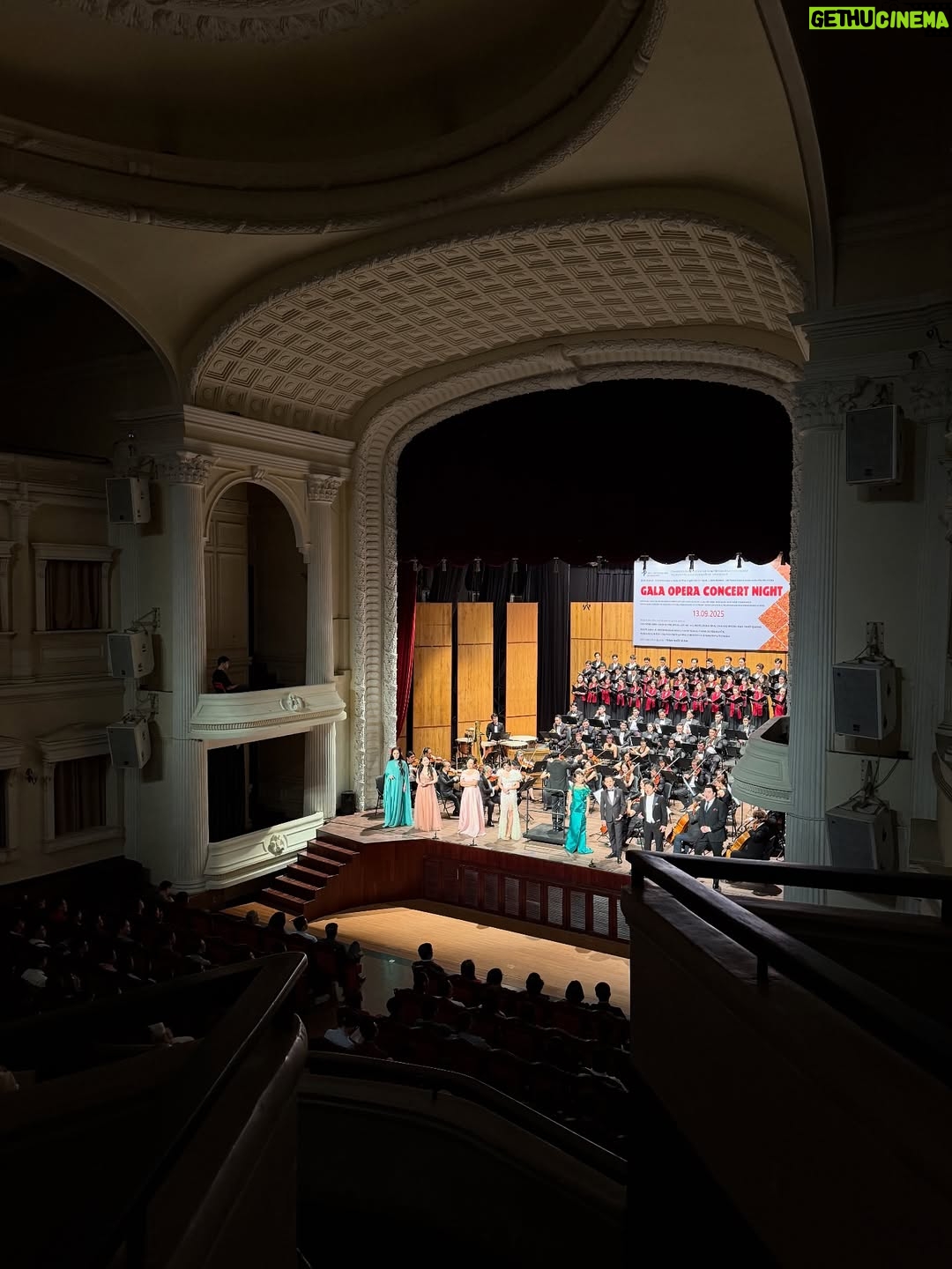 Thanh Hang - 11.4K Likes - Gala Opera Concert Night giữa nghệ sỹ Hàn Quốc & Việt Nam cùng Nhạc Trưởng ( chồng tui 🤪). Đêm nhạc tuyệt vời với quá nhiều cảm xúc được phiêu lưu. Tâm trí được khai mở để rồi bay bổng đến cùng mọi không gian và hình ảnh.
Nay Nhạc Trưởng chở khách Vip đi xem, rồi còn mời nhâm nhi tách trà trước khi coi opera nữa. Kiểu này Nhạc trưởng thâm hụt catxe rồi 🤪
#ThanhHang #TranNhatMinh