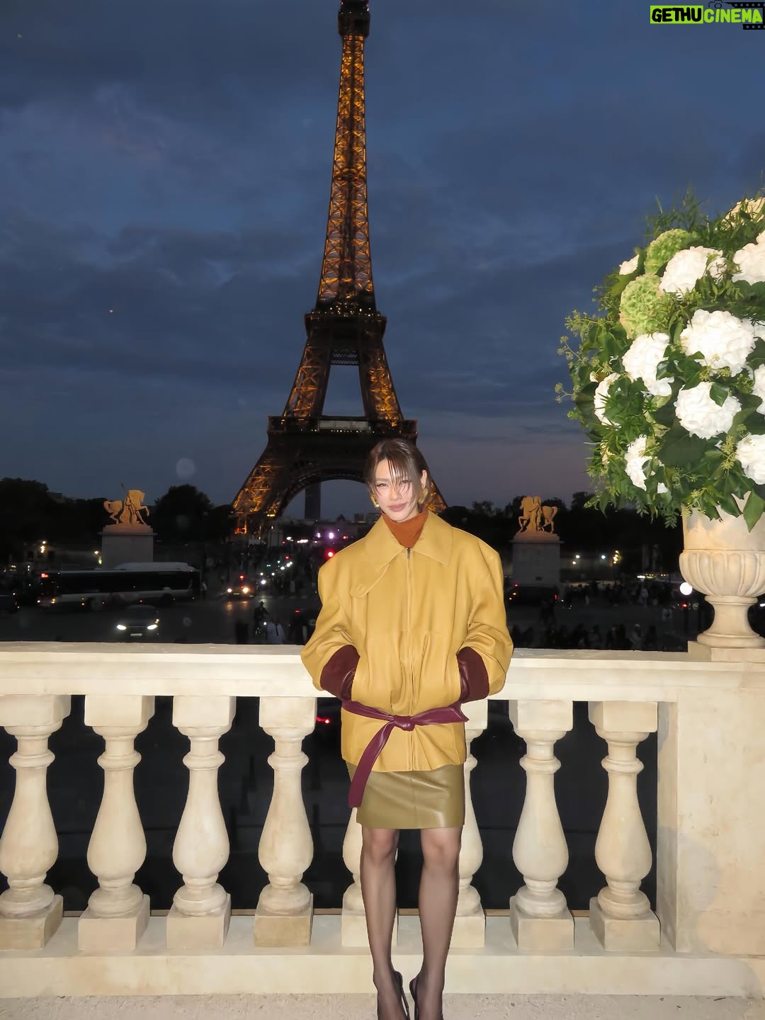 Thasorn Klinnium - 299K Likes - Emiamily in Paris with @ysl 🖤

#SAINTLAURENT #YSL @YSL
#YSLWOMENSUMMERXEMI