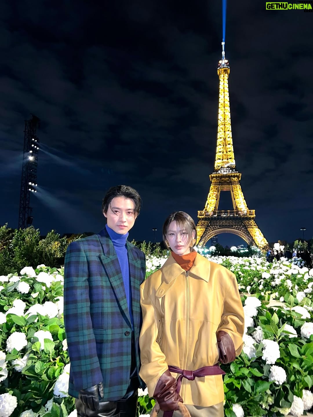 Thasorn Klinnium - 299K Likes - Emiamily in Paris with @ysl 🖤

#SAINTLAURENT #YSL @YSL
#YSLWOMENSUMMERXEMI