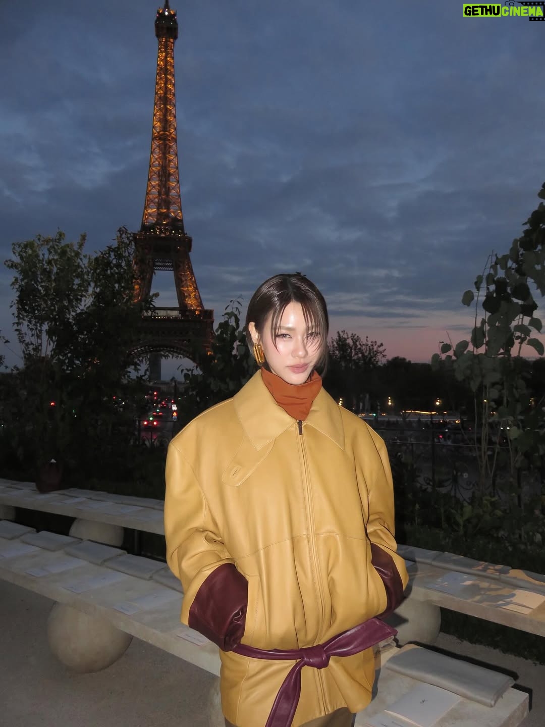 Thasorn Klinnium - 299K Likes - Emiamily in Paris with @ysl 🖤

#SAINTLAURENT #YSL @YSL
#YSLWOMENSUMMERXEMI