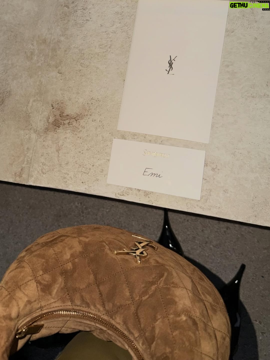 Thasorn Klinnium - 299K Likes - Emiamily in Paris with @ysl 🖤

#SAINTLAURENT #YSL @YSL
#YSLWOMENSUMMERXEMI