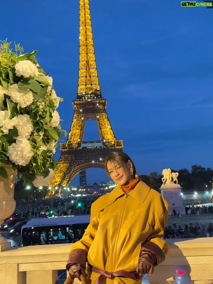 Thasorn Klinnium - 299K Likes - Emiamily in Paris with @ysl 🖤

#SAINTLAURENT #YSL @YSL
#YSLWOMENSUMMERXEMI