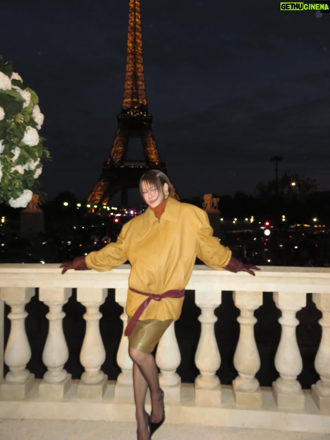 Thasorn Klinnium - 299K Likes - Emiamily in Paris with @ysl 🖤

#SAINTLAURENT #YSL @YSL
#YSLWOMENSUMMERXEMI