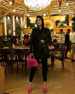 The Rebel Kitten Instagram - •• Due To Divine Reasons, My Light Can’t Be Dimmed 😌🖤⚡️
.
.
.
With My Jaans @itsmazinkhan @i_m_marzina_khan ❣️
.
.
.
[ Exploring Cafes & Restaurant, Wanderer, Food Blogging ,Nines , Fashion , Styling , Ootn, Outfit Check, Explore , Alia Khan ]
.
.
.
.
#explore #explorepage #fashion #fashionblogger #lollapalooza #fashionstyle #fashionnova #style #styleblogger #styleinspiration #modestfashion #modesty #modest #modestclothing #explore #explorepage #foodphotography #foodblogger #foodstagram #foodie #mumbai #lolapalooza #hm #mumbaifoodie #nines #thenines #juhu #aliakhan 🦁