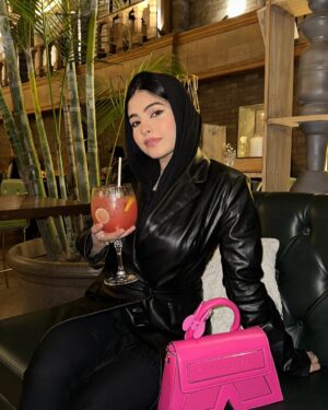 The Rebel Kitten Instagram - •• Due To Divine Reasons, My Light Can’t Be Dimmed 😌🖤⚡️
.
.
.
With My Jaans @itsmazinkhan @i_m_marzina_khan ❣️
.
.
.
[ Exploring Cafes & Restaurant, Wanderer, Food Blogging ,Nines , Fashion , Styling , Ootn, Outfit Check, Explore , Alia Khan ]
.
.
.
.
#explore #explorepage #fashion #fashionblogger #lollapalooza #fashionstyle #fashionnova #style #styleblogger #styleinspiration #modestfashion #modesty #modest #modestclothing #explore #explorepage #foodphotography #foodblogger #foodstagram #foodie #mumbai #lolapalooza #hm #mumbaifoodie #nines #thenines #juhu #aliakhan 🦁