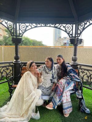 The Rebel Kitten Instagram - ā¢ā¢ Khayr Mabrook From Khan Family š¤šļøš«
.
.
Dumping All My Dils ā„ļøšš«¶
A Day Well Spent With My Mains ALHUMDULILLAH šš¦āØ
.
.
.
#eidaladha #family #photodump #eidday1 #eiduladha #ootd #familypicture #khan #aliakhan š¦
