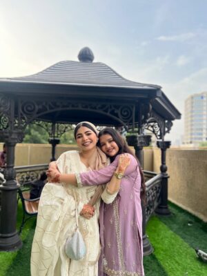 The Rebel Kitten Instagram - ā¢ā¢ Khayr Mabrook From Khan Family š¤šļøš«
.
.
Dumping All My Dils ā„ļøšš«¶
A Day Well Spent With My Mains ALHUMDULILLAH šš¦āØ
.
.
.
#eidaladha #family #photodump #eidday1 #eiduladha #ootd #familypicture #khan #aliakhan š¦