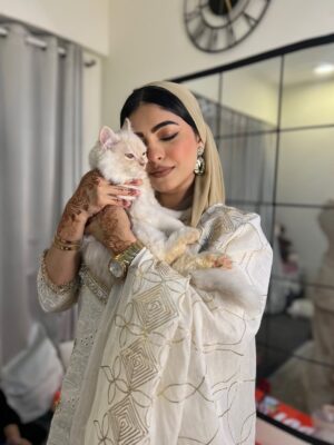 The Rebel Kitten Instagram - ā¢ā¢ Khayr Mabrook From Khan Family š¤šļøš«
.
.
Dumping All My Dils ā„ļøšš«¶
A Day Well Spent With My Mains ALHUMDULILLAH šš¦āØ
.
.
.
#eidaladha #family #photodump #eidday1 #eiduladha #ootd #familypicture #khan #aliakhan š¦