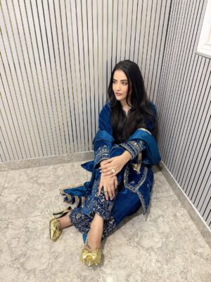 Tia Bajpai Instagram - Wrapped in light, blessed by love. Happy Diwali 🪔