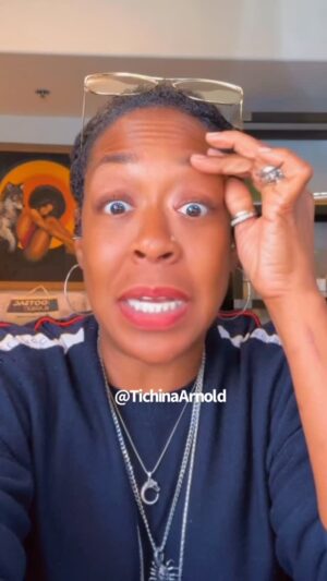 Tichina Arnold Instagram - I’m trying my best to be kind & age gracefully but my cast mates keep pulling me back. Dammit! #TransitioningHair #NaturalHair