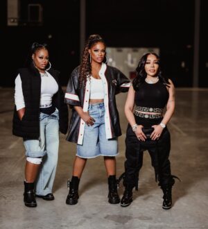 Tiny Harris Instagram - Xscape took it back to Xscape in the 90's for Savage21 party last night. Thx for having us Savage @mshannahkang 🎥 @morrisde 
💄 @latashawright got me together & I decided to take it all the way back to 1993 wit the Black hair. I hate a wig but if u gone get one @kensdollhouse is da man!!