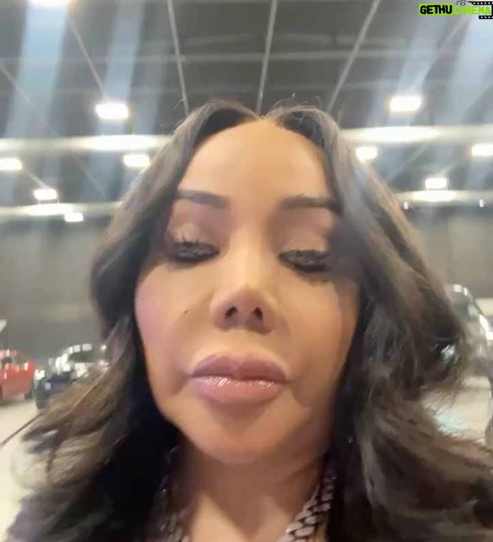 Tiny Harris - 89.7K Likes - Xscape took it back to Xscape in the 90's for Savage21 party last night. Thx for having us Savage @mshannahkang 🎥 @morrisde 
💄 @latashawright got me together & I decided to take it all the way back to 1993 wit the Black hair. I hate a wig but if u gone get one @kensdollhouse is da man!!
