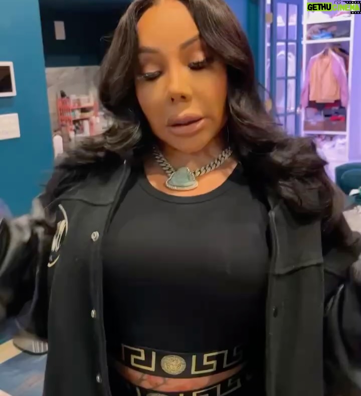 Tiny Harris - 89.7K Likes - Xscape took it back to Xscape in the 90's for Savage21 party last night. Thx for having us Savage @mshannahkang 🎥 @morrisde 
💄 @latashawright got me together & I decided to take it all the way back to 1993 wit the Black hair. I hate a wig but if u gone get one @kensdollhouse is da man!!