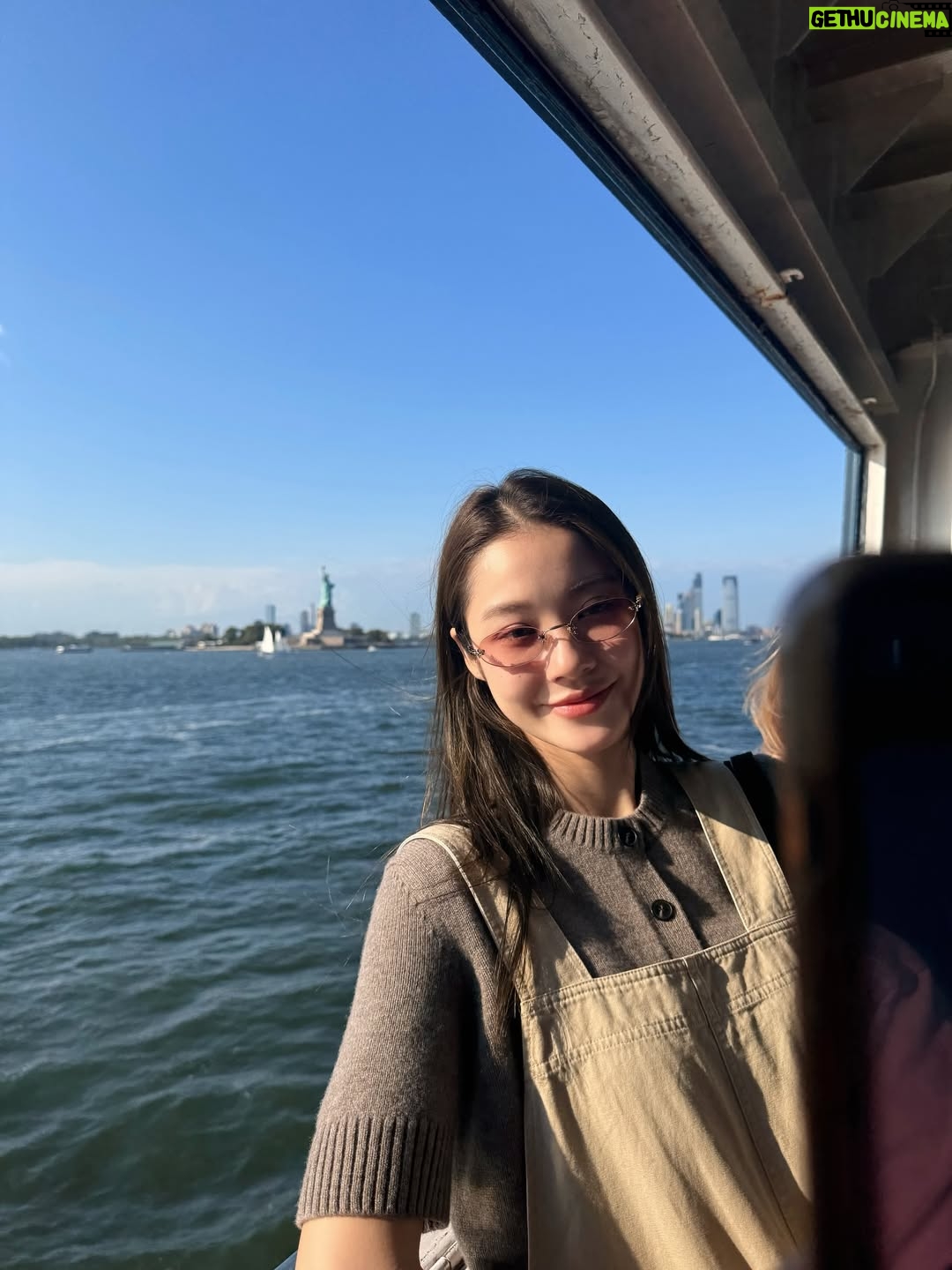 Tipnaree Weerawatnodom - 348.2K Likes - Love at first skyline.🗽✨ 

@cosstores 
#COSThailand