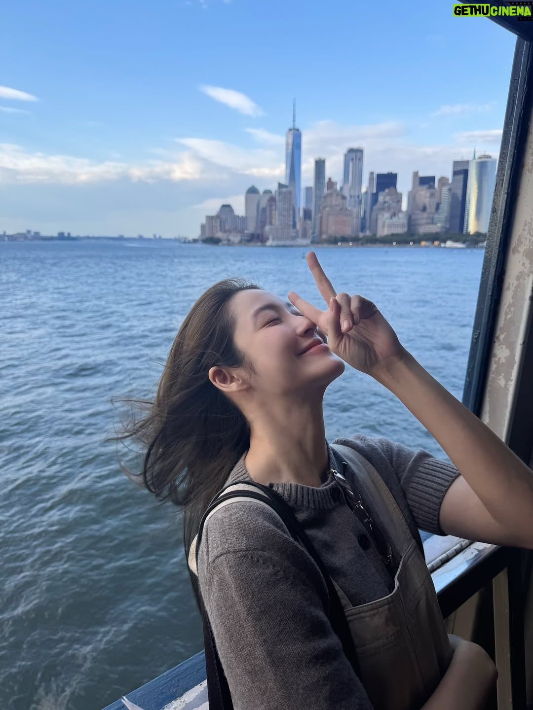 Tipnaree Weerawatnodom - 348.2K Likes - Love at first skyline.🗽✨ 

@cosstores 
#COSThailand