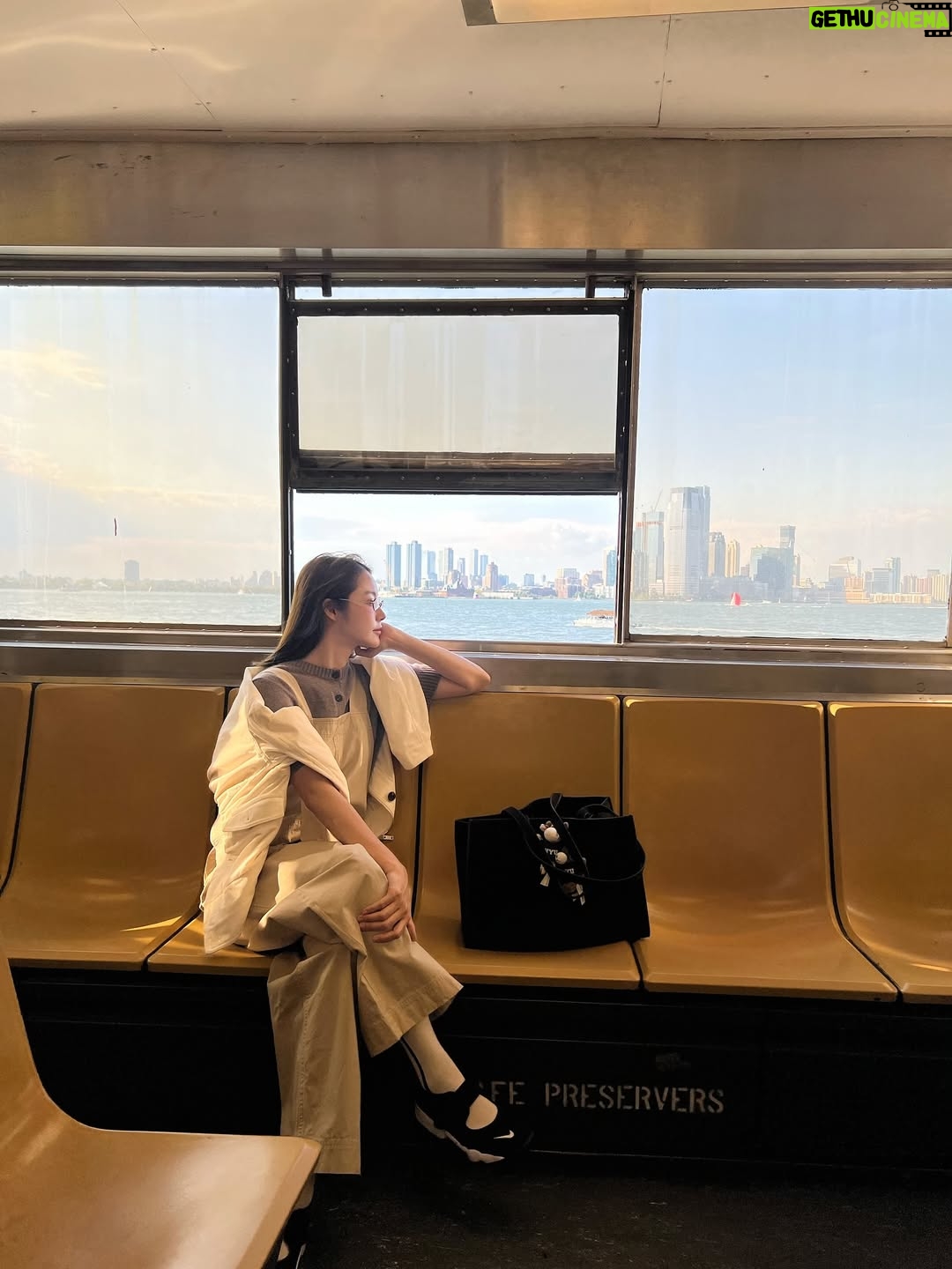 Tipnaree Weerawatnodom - 348.2K Likes - Love at first skyline.🗽✨ 

@cosstores 
#COSThailand