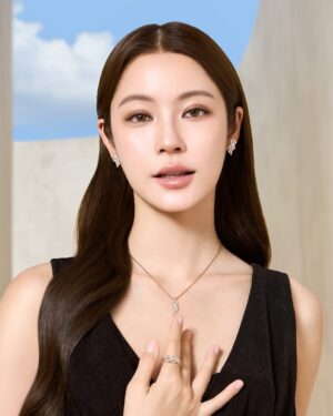 Tipnaree Weerawatnodom Instagram - FRED Jewelry illuminates elegance in the redesigned Chance Infinie, allowing our confidence and a touch of luck to shine through✨

@fredjewelry #FREDJewelry #FREDParis #ChanceInfinie