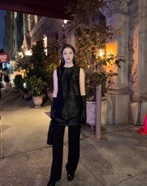 Tipnaree Weerawatnodom Instagram - Miss that jet-lag glow. 🫩🍕✨

@cosstores 
#COSThailand