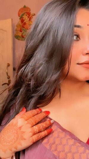 Titas Adhikary Instagram - Are hi..👀❤
▪️
▪️
@instagram @creators @sareevideoss @sareeaddict.in @sareeloverss.in @bong_saree_reels @bongo_saree_beauty @sareebeauty_ @maybelline @lakmeindia
▪️
▪️
#likesforlike #love #kolkatadiaries #kolkatabuzz #kolkata #sareedraping #sareelovers #saree #smile #explorepage #explore #reelindia #reelsinstagram #reels #reelitfeelit #bong #beauty #beautiful #bongbeauties #bonggirl #trending #viral #foryoupage #foryou #follow #fashion #fyp #influencer #instagood #instagram