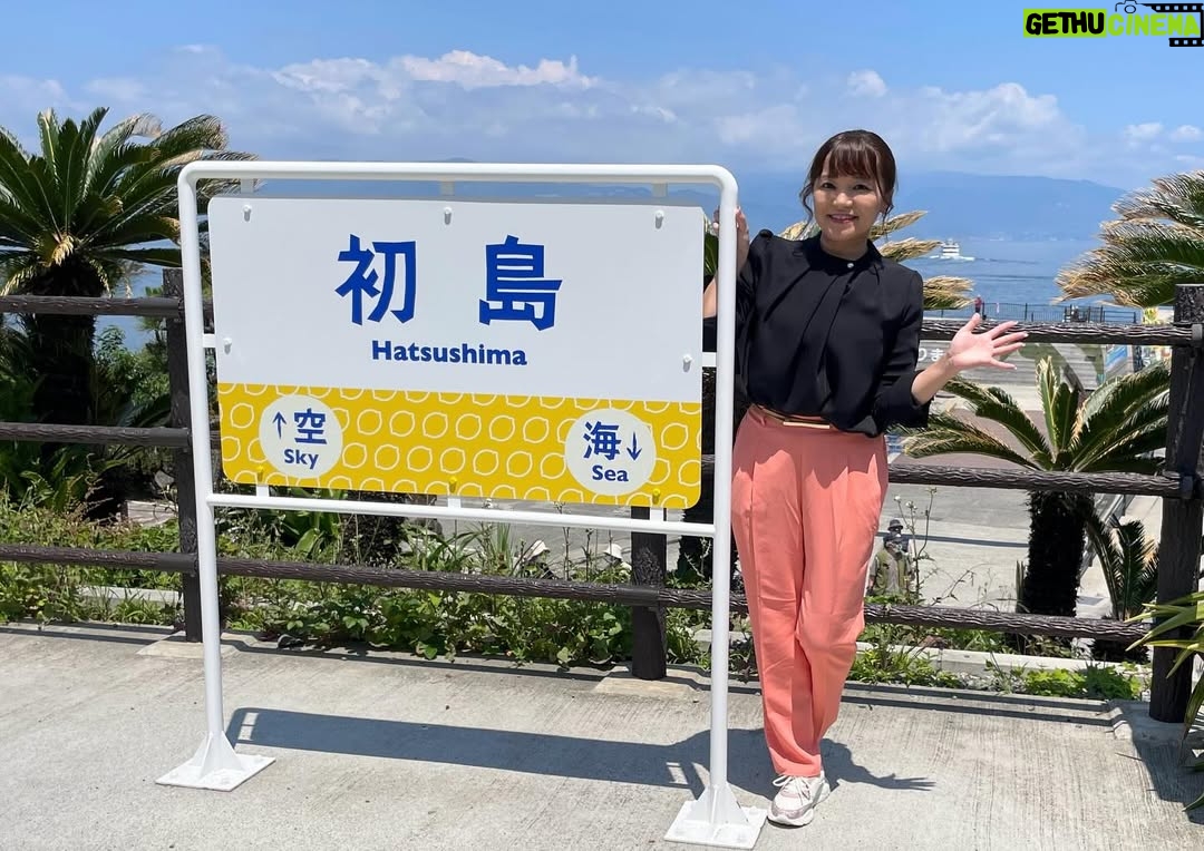 Tomomi Kuno - 1.5K Likes - 女子鉄アナウンサーの久野さんとご一緒した富士急の沼ツアー。何事にも興味津々に、そして目一杯楽しむ久野さんの旅の様子を公開しています。

7月にはこのツアーでも乗船した「箱根遊船 SORAKAZE(そらかぜ)」も手がけた川西康之さんの新たな船「金波銀波(きんぱぎんぱ)」が登場！

久野さんはこちらにも乗船しているので、この様子も改めてご紹介します✨

記事配信プロフィールのレイルラボニュースにて！
船・鉄道・島？！“富士急”にハマる2日間 女子鉄アナウンサー 久野知美に密着【前篇】
https://raillab.jp/news/article/31487

女子鉄アナウンサー 久野知美、実は“島”が大好き！富士急の沼に浸かる堪能旅に密着【後編】
https://raillab.jp/news/article/31569

#久野知美 さん #富士急行 #金波銀波 #初島 #鉄道 #船