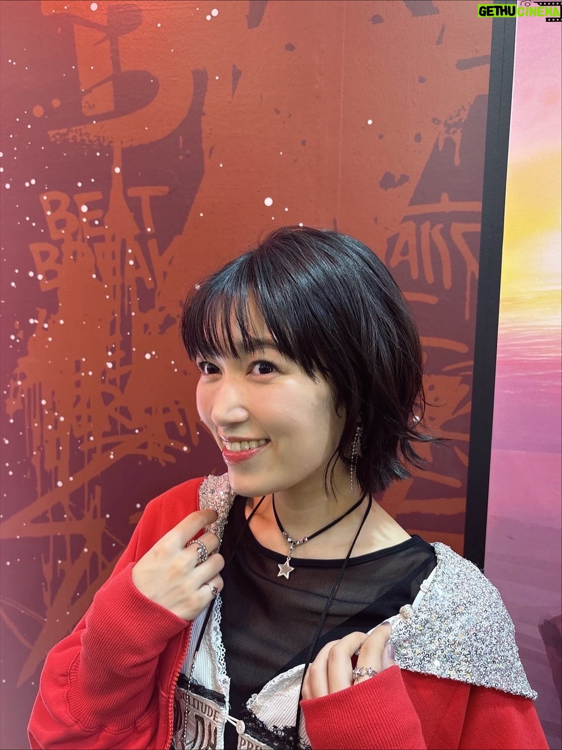 Tomoyo Kurosawa - 2.9K Likes - ⚡️

『DIGIMON BEATBREAK』
第一話先行上映会に登壇しました。

10月5日より毎週日曜　朝９時OAです！
ニチアサ！ニチアサ！

#デジモン

・・・・・・・・・・・・・・・・・・・・

パーカー　
@nontokyo_official 
ワンピース、パンツ
@8_1eightone 
チョーカー、イヤリング
@ciascuno.s 
星リング
@33club.jp 
ガーネットリング
@acuteaccent_official