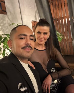 Tonka Tomicic Instagram - Felicidades a los novios! #porsiemprenovios @cg_arroyo @bernardoborgeat ❤️
Gracias por permitirnos acompañarte y verte tan hermosa y radiante Carmen Gloria!!! Fui ayudante de @enriquelopezestudio 💪🏻 y @patomorenomoda  gran experiencia muy emotiva y llena de dicha! Y la frase con que esto queda guardado: solo soy una chica parada frente a un chico, pidiéndole que la ame…