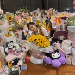 Tontawan Tantivejakul Instagram - พี่บัณฑิต🤘🏻🐈‍⬛ thank you everyone!:))) tuty is very happy🫡🫡😆😆😆😆🩷🩷🩷🫶🏻💓💓💓

Special thanks to @sculpturebangkok p’ @pynjiradarakul p’ @peatrs for this cute photobooth na kaaa🫶🏻