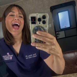 Torrey DeVitto Instagram - Surprise! Happy 200th episode! 

On a scale from 1-Manstead , how shocked were you? 😜

 #chicagomed